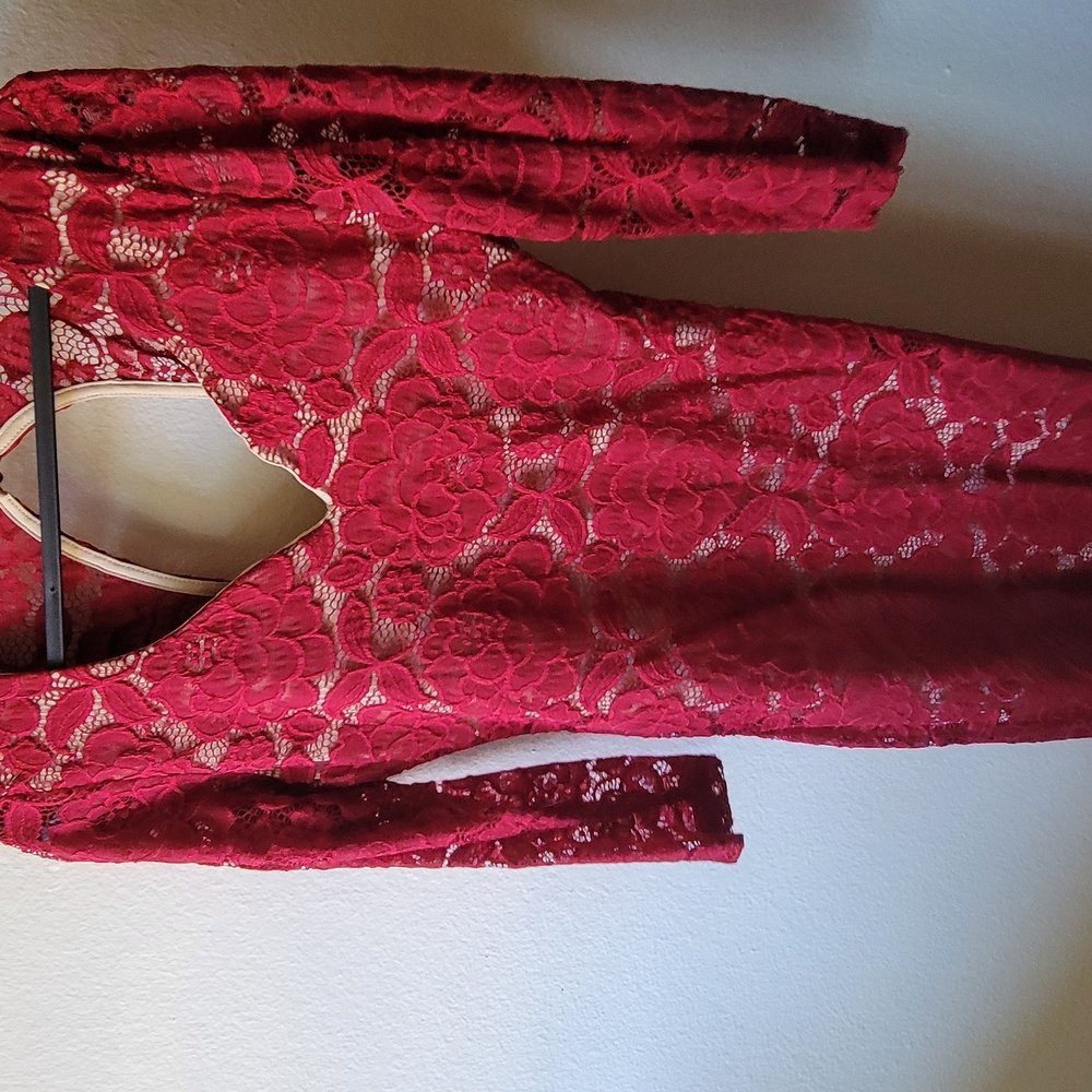 Elegant Red Lace Sleepwear